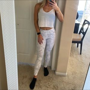 Lululemon Fast & Free, white pattern, size 2